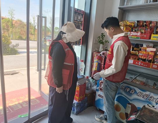 桃李社区开展住宅小区及门店商铺环境卫生与安全隐患排查“双提升”专项行动