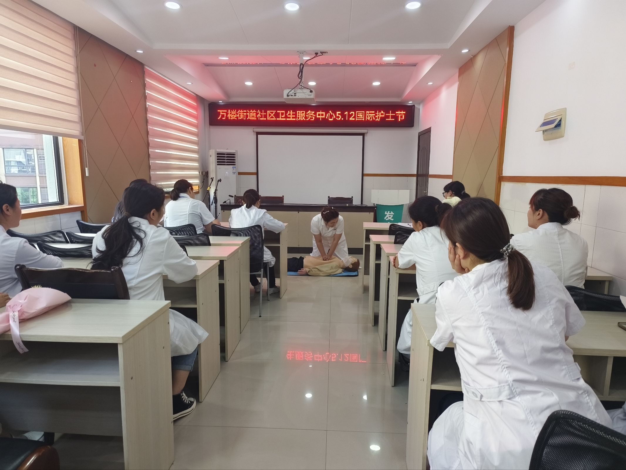 万楼街道社区卫生服务中心：慰问暖人心，技能展风采