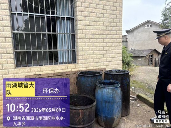 重拳打击！雨湖城管捣毁两处非法提炼潲水油黑窝点