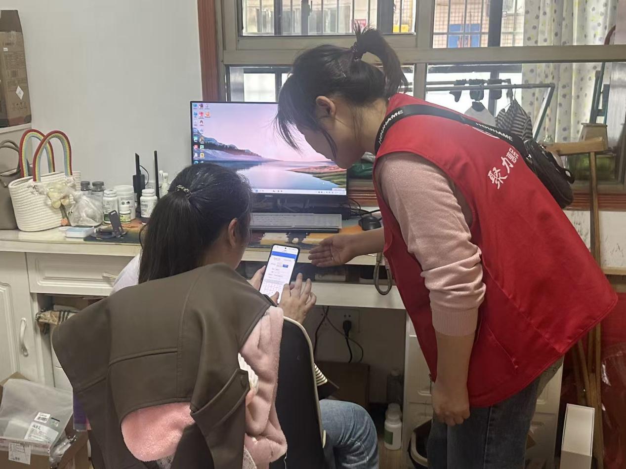 车站路社区：情暖残疾人 辅具送上门
