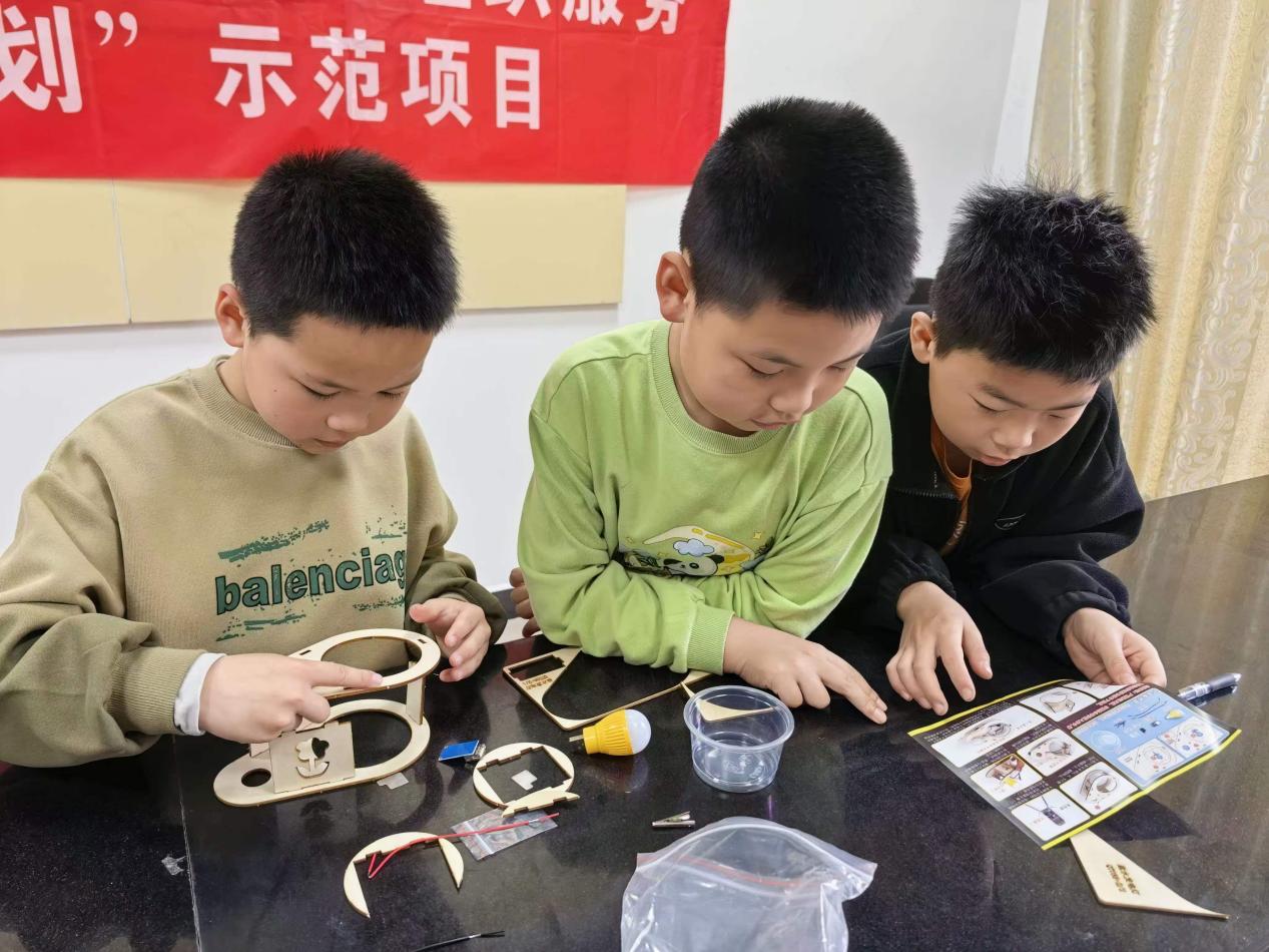 双减伴成长，科普进社区——瞻岳门社区开展趣味科学实践活动
