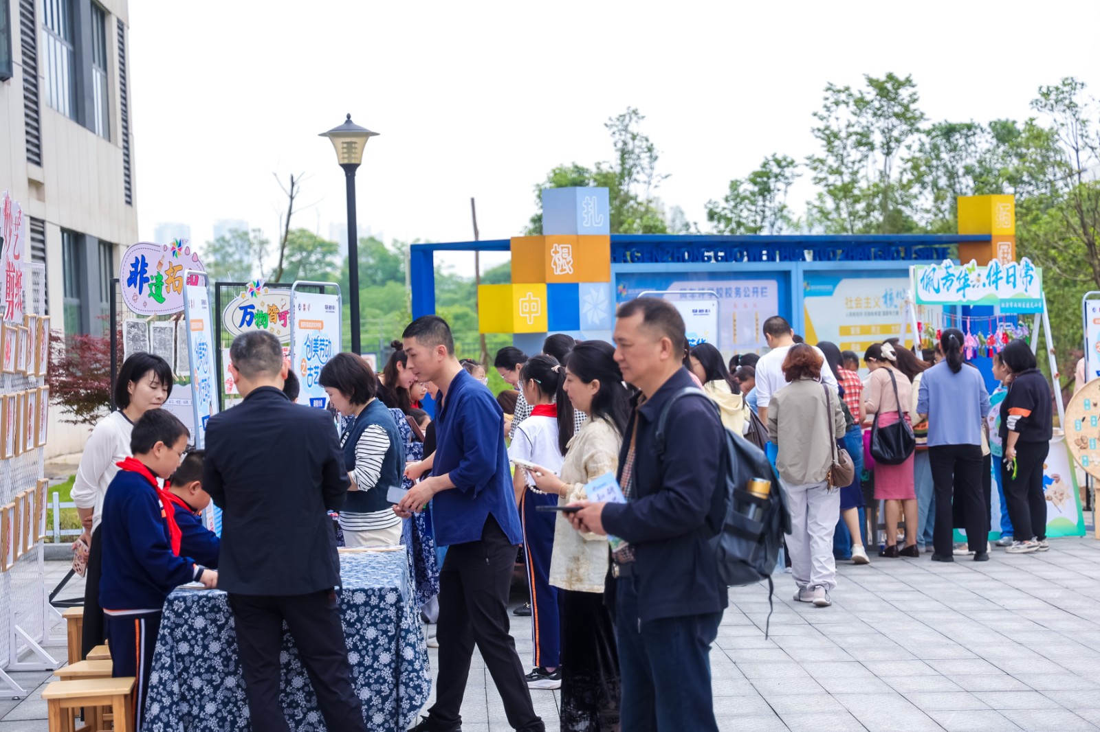 笃研融创育人 成果赋能发展——2026年湘潭市教育科研博览会在雨湖举行