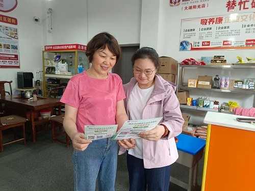 龙子巷社区走进新开商户 普及养老保险政策暖人心