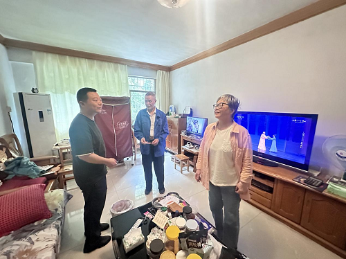 心系侨情 温暖相伴——罗祖殿社区走访慰问归侨侨眷