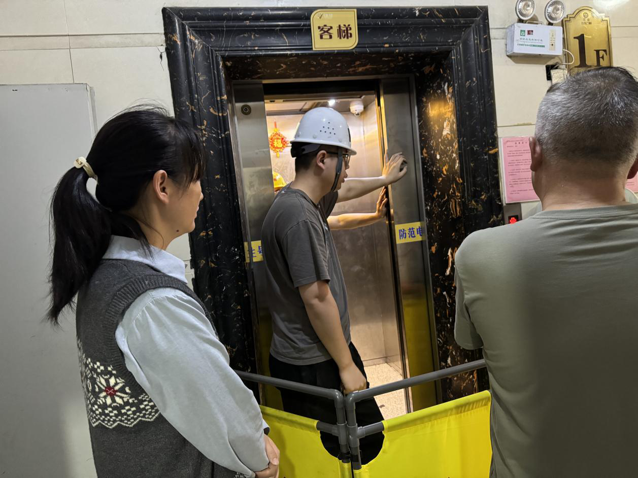 电梯安全进社区，筑牢居民“生命线”——三义井社区旺城天誉小区开展电梯安全知识培训活动
