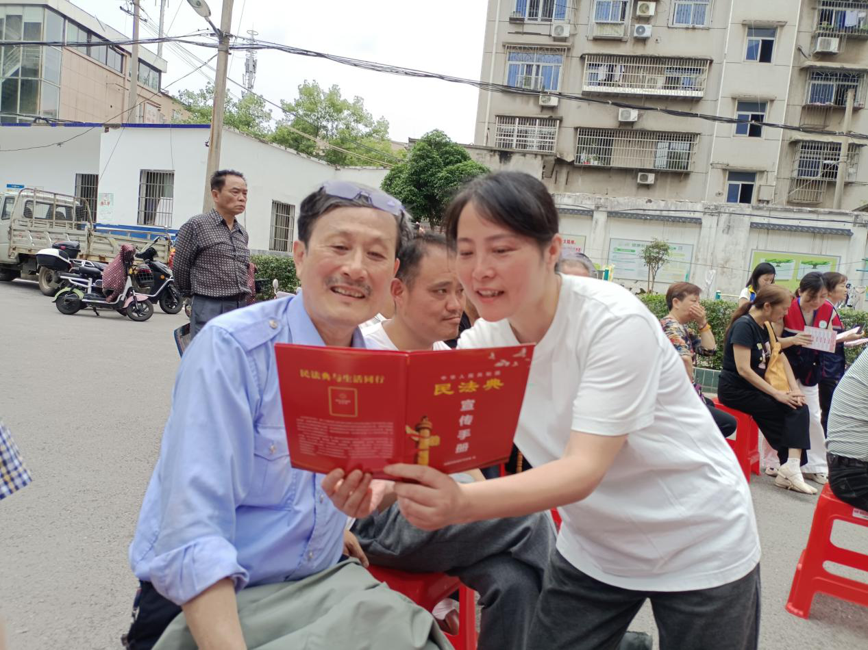 普法宣传进社区 民法典护航美好生活——熙春路社区开展民法典法治宣传教育活动