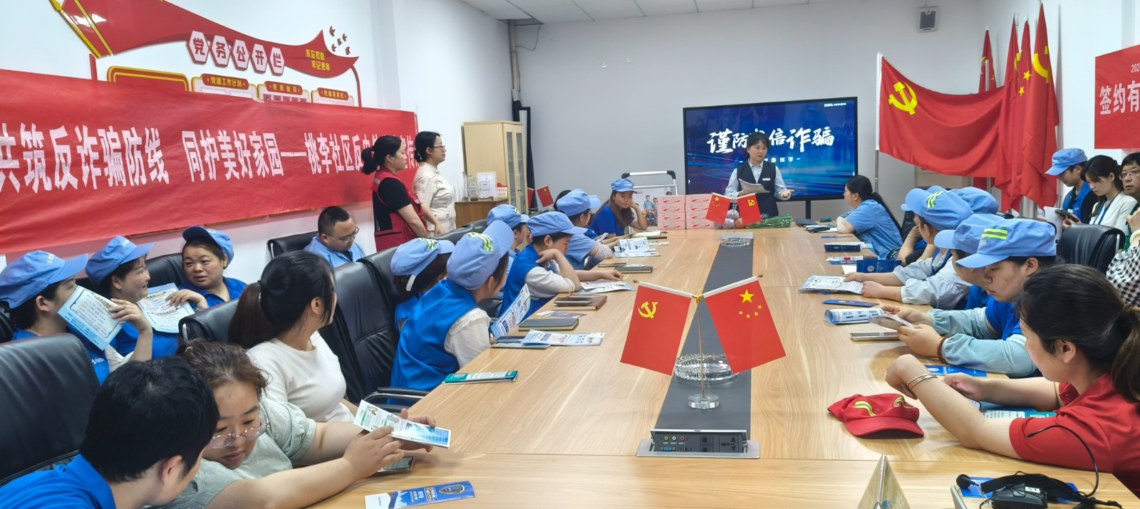 急救反诈双科普 安全护航进企业——桃李社区开展企业专题健康与反诈宣传活动
