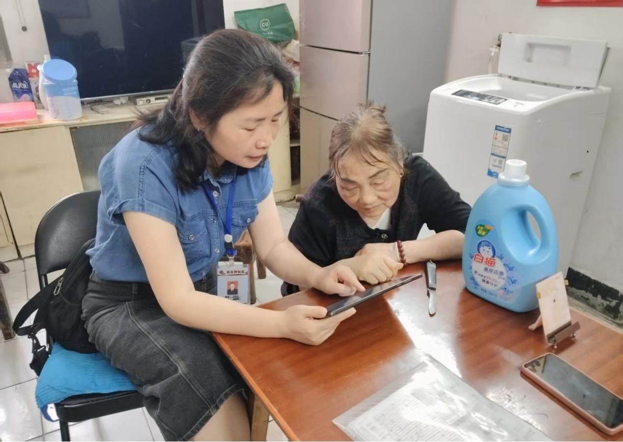 风车坪社区暖心入户，居民健康素养监测问卷工作有序推进