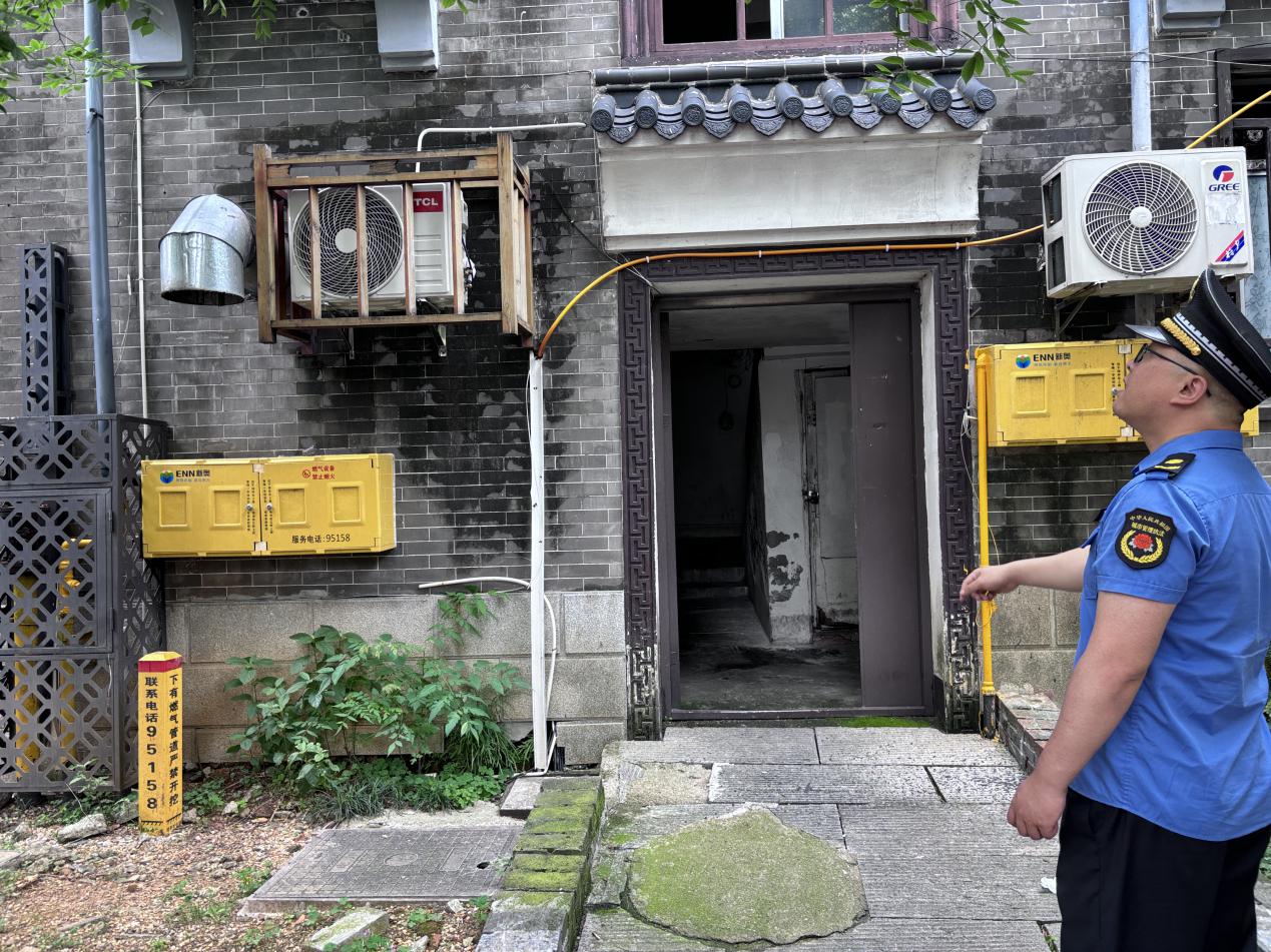 倾听居民心声 风车坪社区妥善化解排烟纠纷