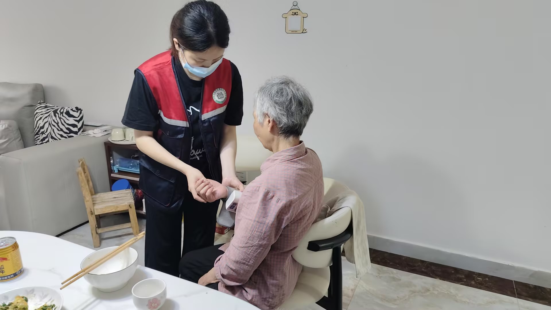 城正街街道社区卫生服务中心：延时服务暖民心 下沉履约护健康