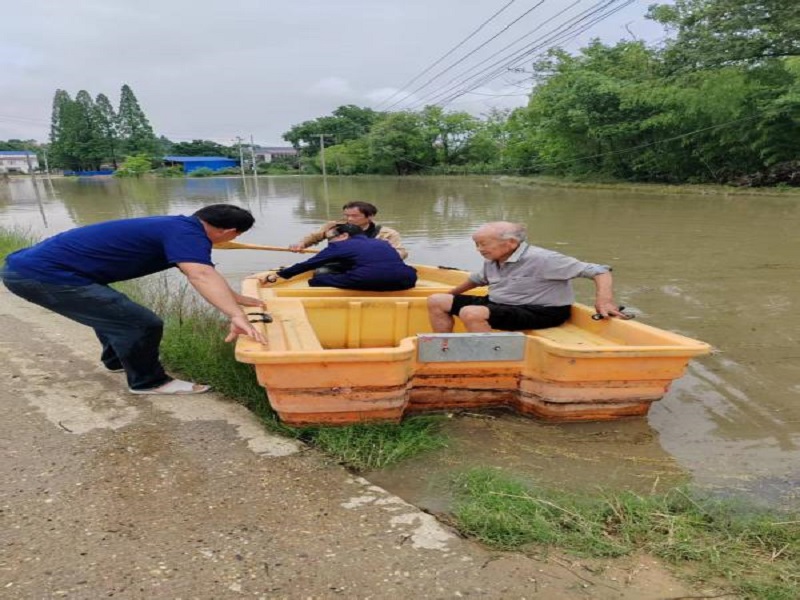 风雨同心，并肩抗洪——区镇村联动全力守护群众平安