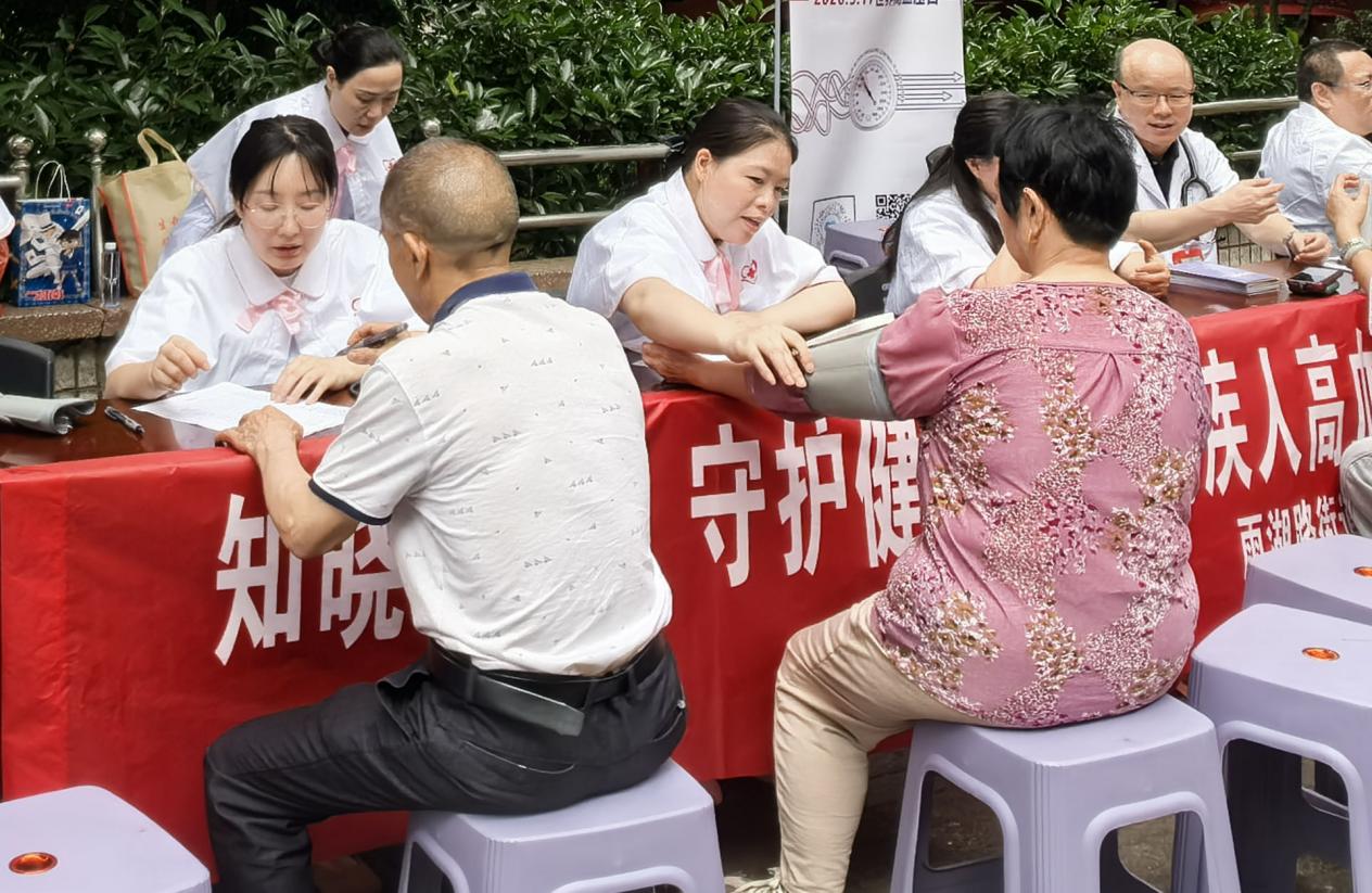 关圣殿社区：义诊服务暖人心 关爱残疾群众护健康