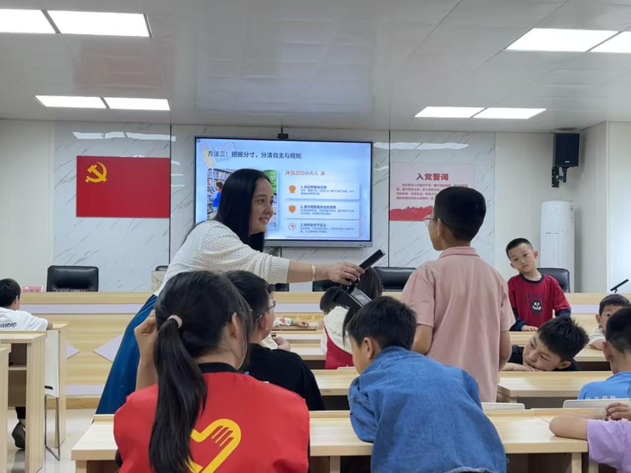 民乐社区开展“向阳花”行动：读懂叛逆，陪伴成长！