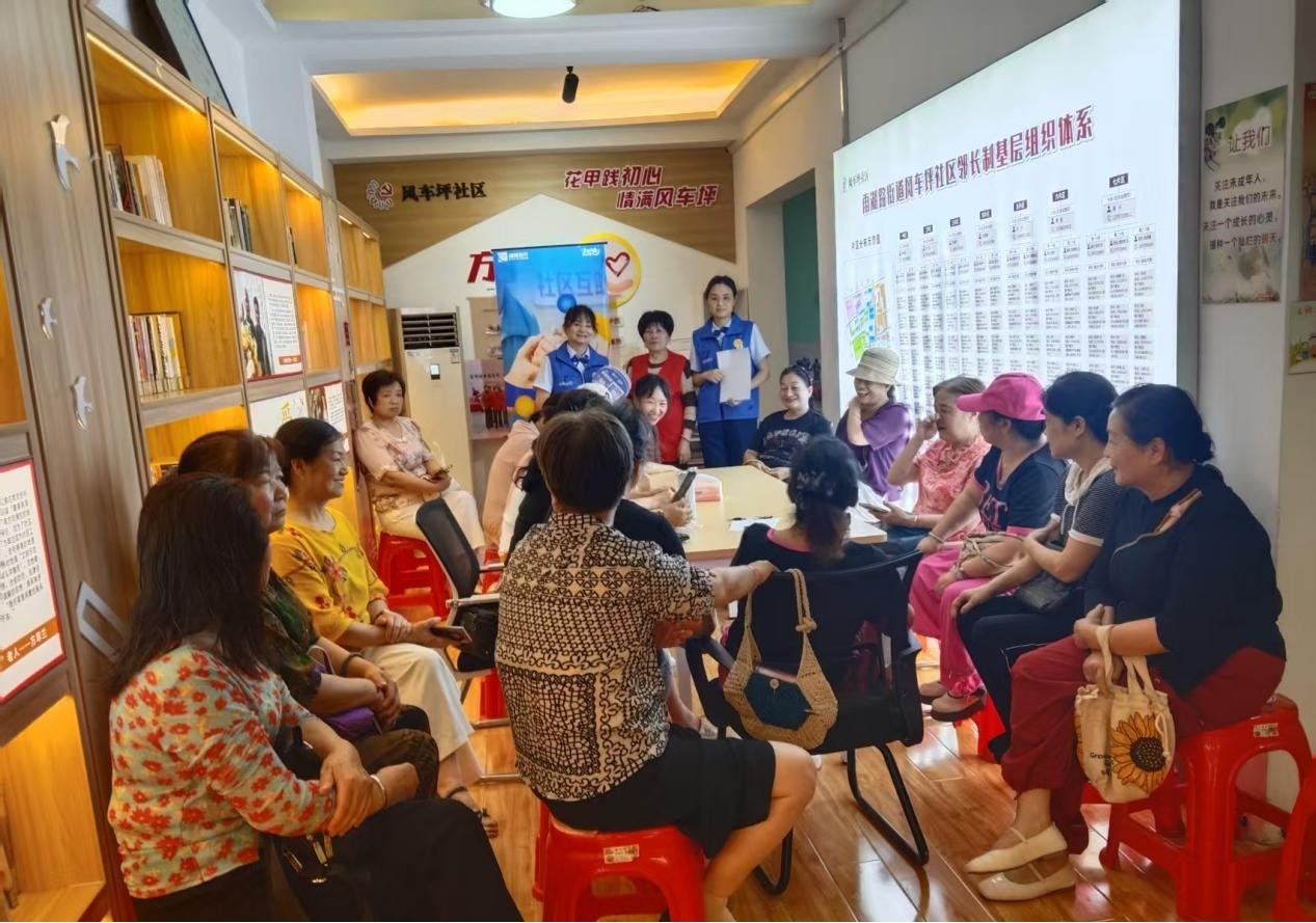 情系一线送清凉 便民服务暖人心——风车坪社区开展系列惠民活动