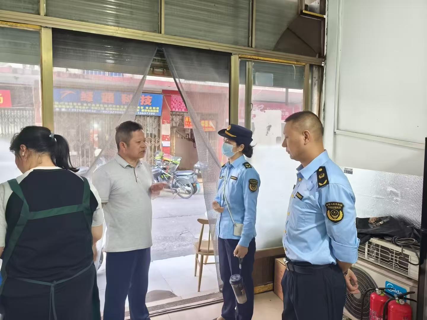 雨湖区市场监督管理局：查处外卖餐饮从业人员无健康证明乱象