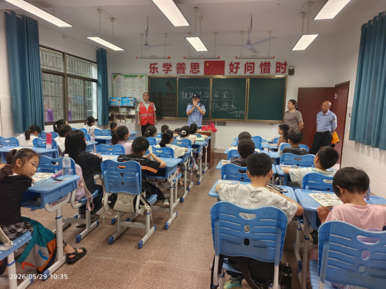 筑牢安全防护防线 守护少年健康成长  ——姜畲村开展校园安全知识宣讲进校园活动