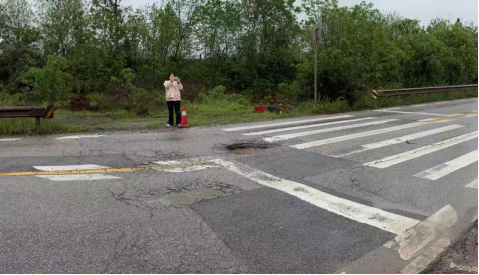 人大代表履职解忧 道路焕新惠民生 ——响水乡推动潭锰路隐患整治及道路亮化提质