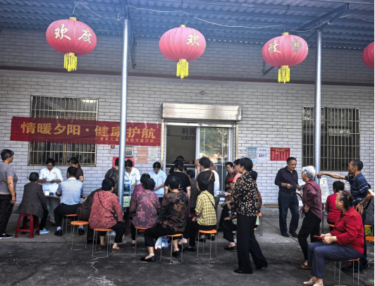砂塘村组织开展老年人免费体检公益活动