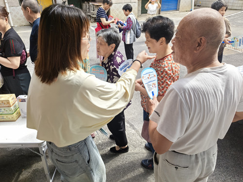 富民城社区开展“端午粽飘香 防溺记心上”主题宣传活动