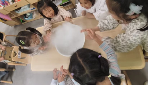 许家铺社区联合辖区幼儿园开展科技周趣味科学体验活动