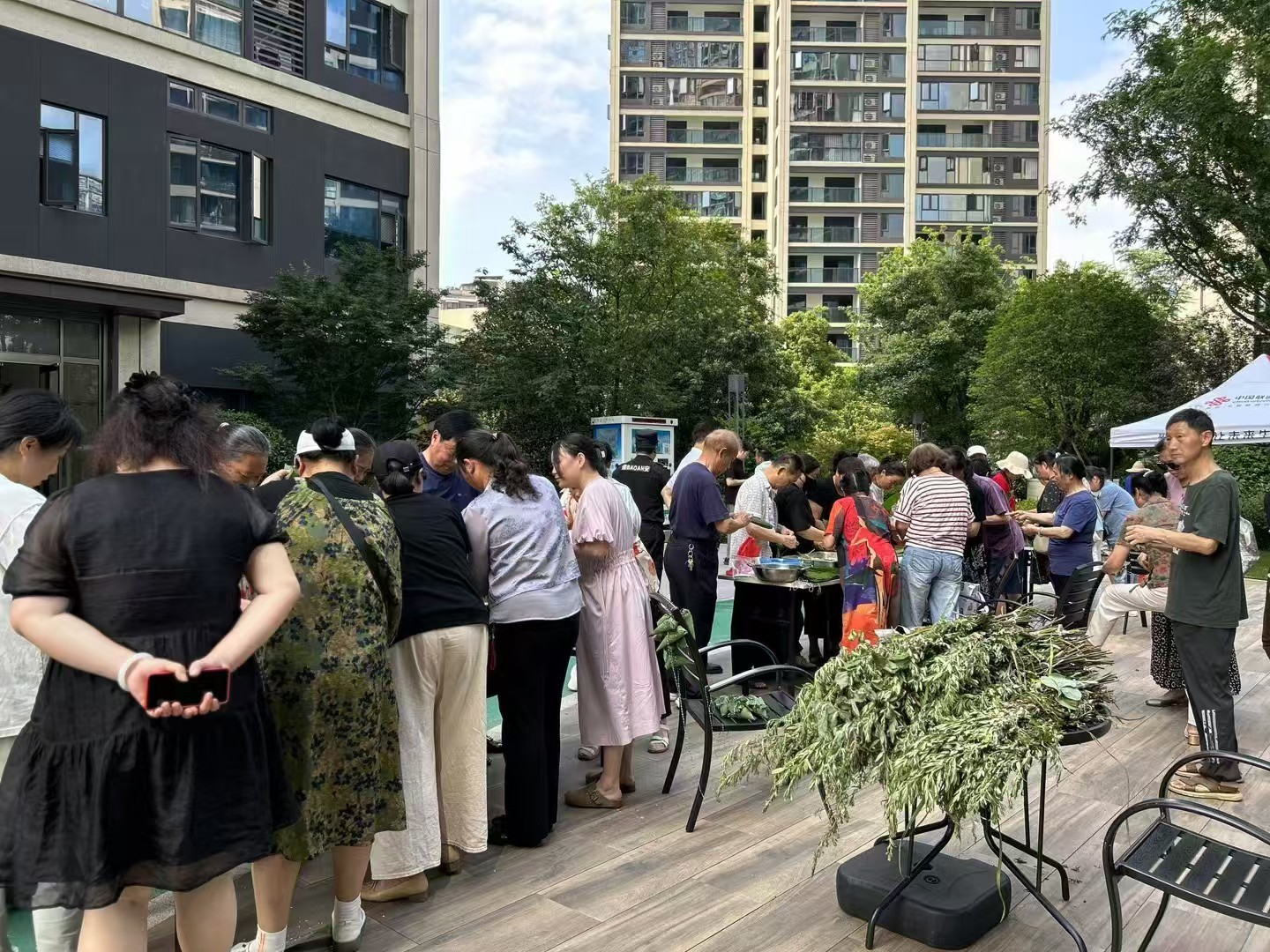 洗脚桥社区开展“粽叶飘香·情暖洗脚桥”端午志愿服务活动