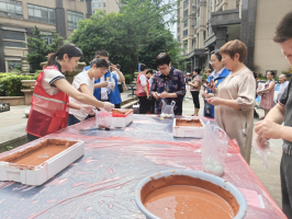 浓情端午制咸蛋 便民服务暖人心——红旗社区开展端午主题便民惠民活动