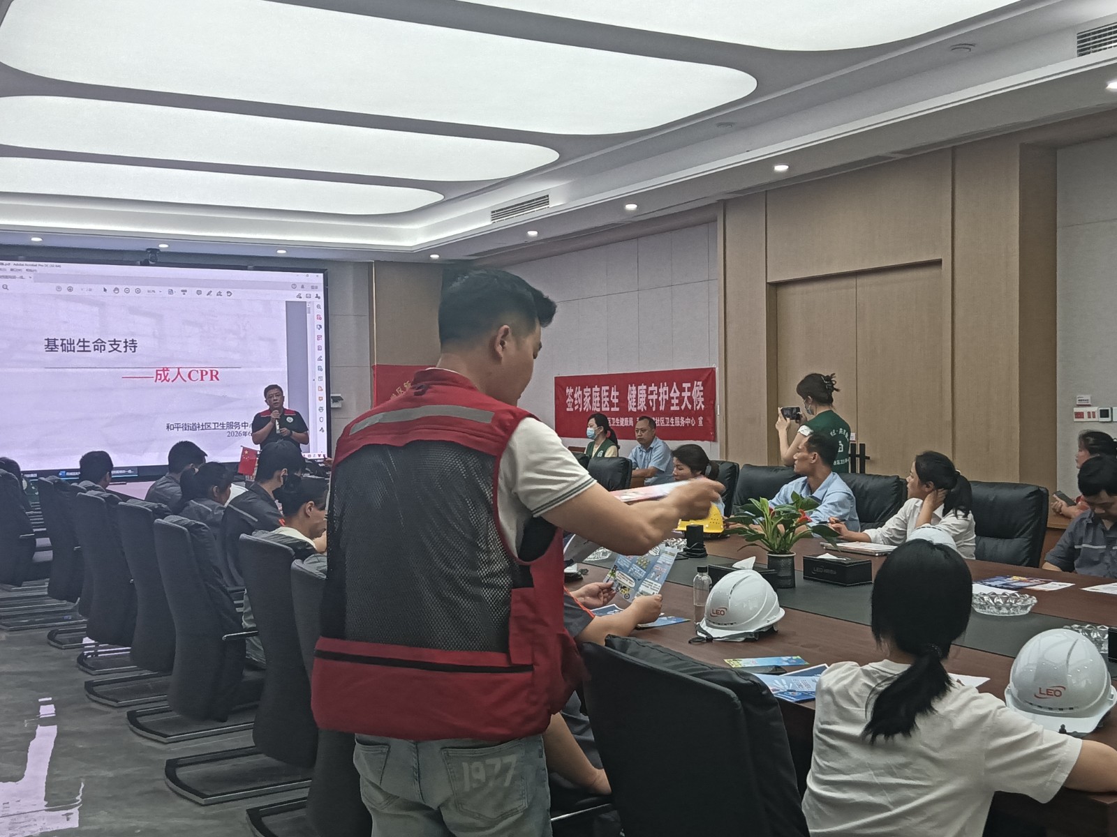 桃李社区联合蚂蚁公益协会开展进企业专题健康讲座与反诈、交通安全宣传