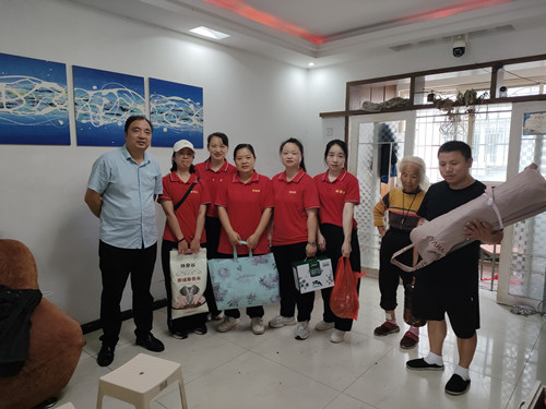 社企携手送温暖 真情关怀润民心——宝庆路社区联合爱心企业走访慰问困难群众