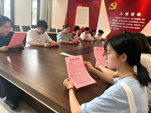 就业扬帆正当时 政策护航暖人心——唐兴寺社区开展毕业生就业政策宣传活动
