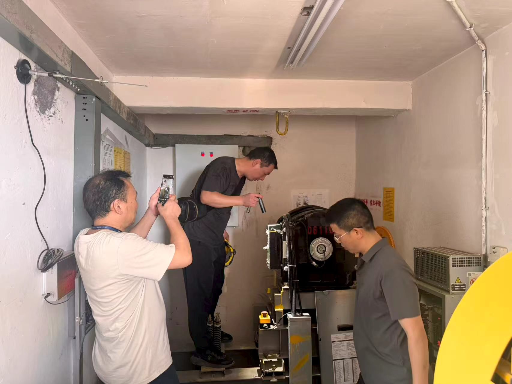 【十大重点攻坚行动】雨湖区市场监督管理局开展电梯安全专项检查行动