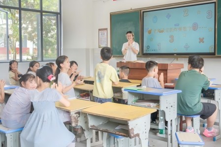 湖南科技大学“三下乡”实践团：漫步青山观雾韵，深耕课堂伴童行