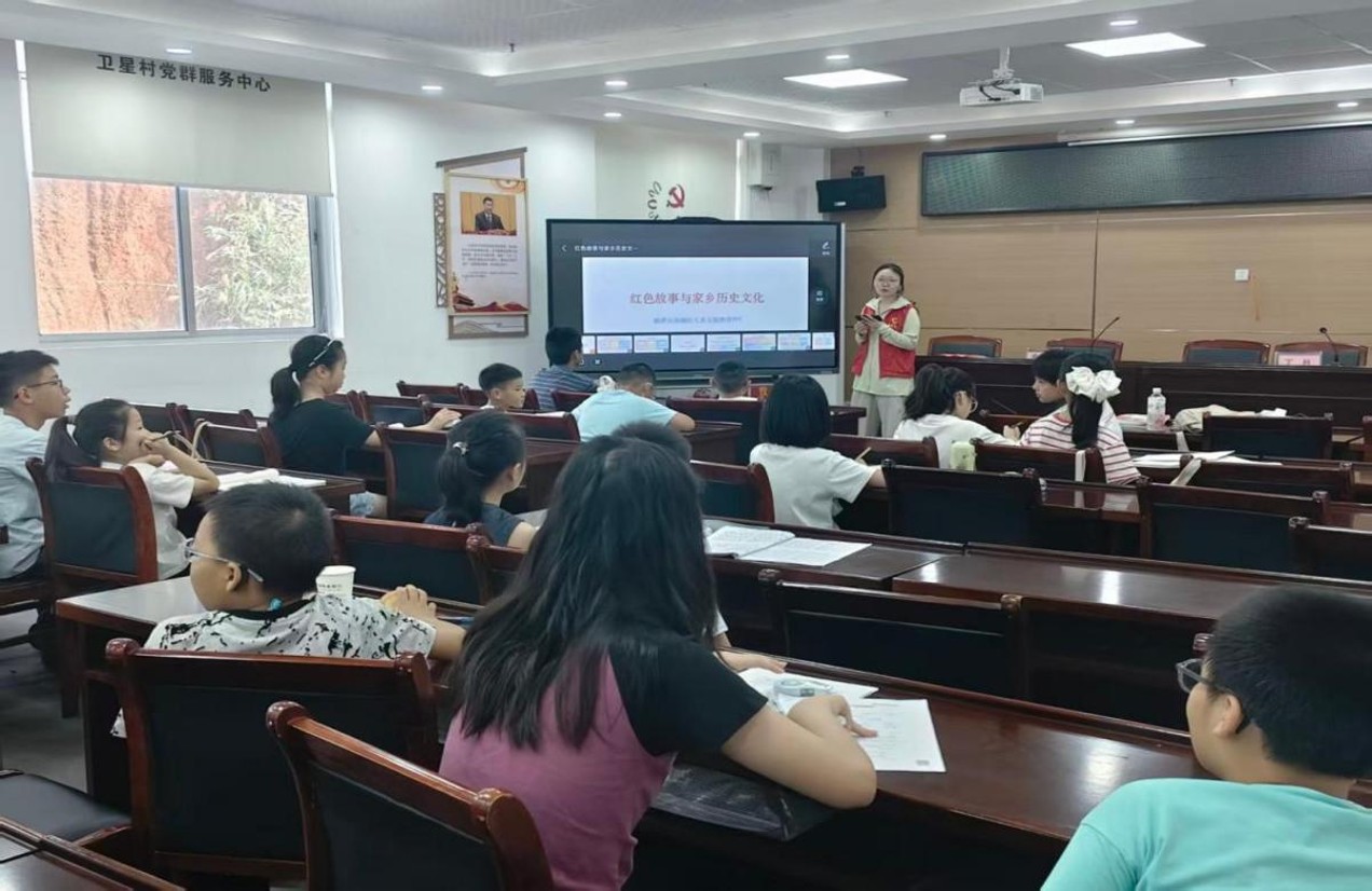 卫星村联合湘潭大学碧泉书院团委社会实践部开展三下乡活动