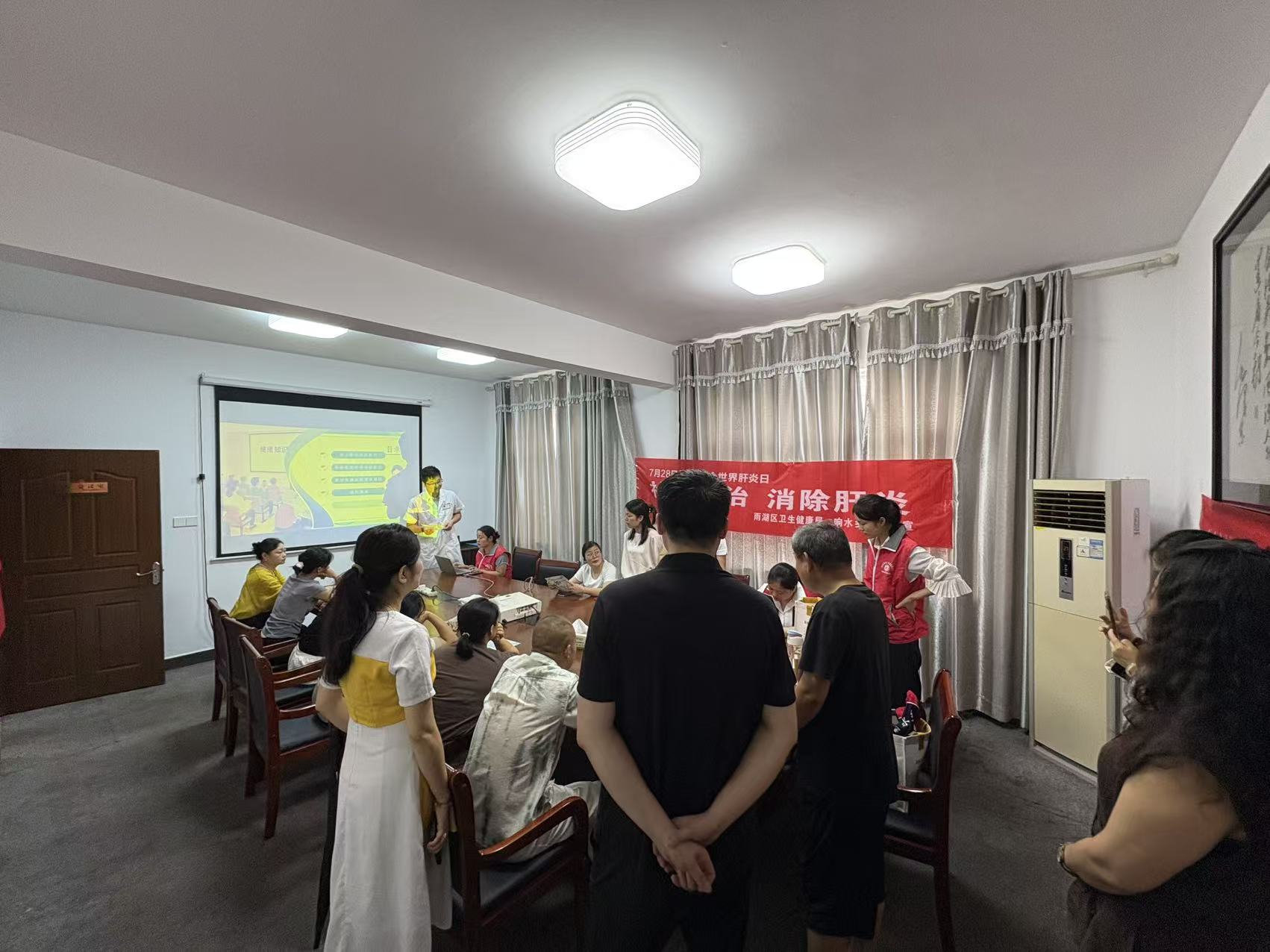 响水乡卫生院在湖南巨发科技有限公司开展健康义诊活动