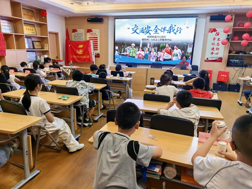 白石社区开展青少年交通安全宣传活动