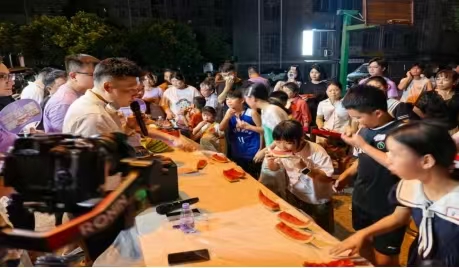 九华义工协会：夏夜纳凉聚邻里，温情服务润民心