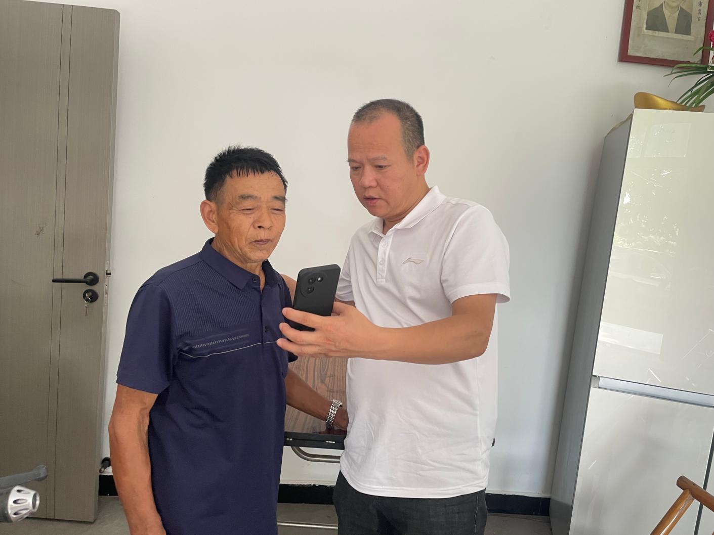 科大社区：入户宣讲社保政策 贴心服务温暖民心