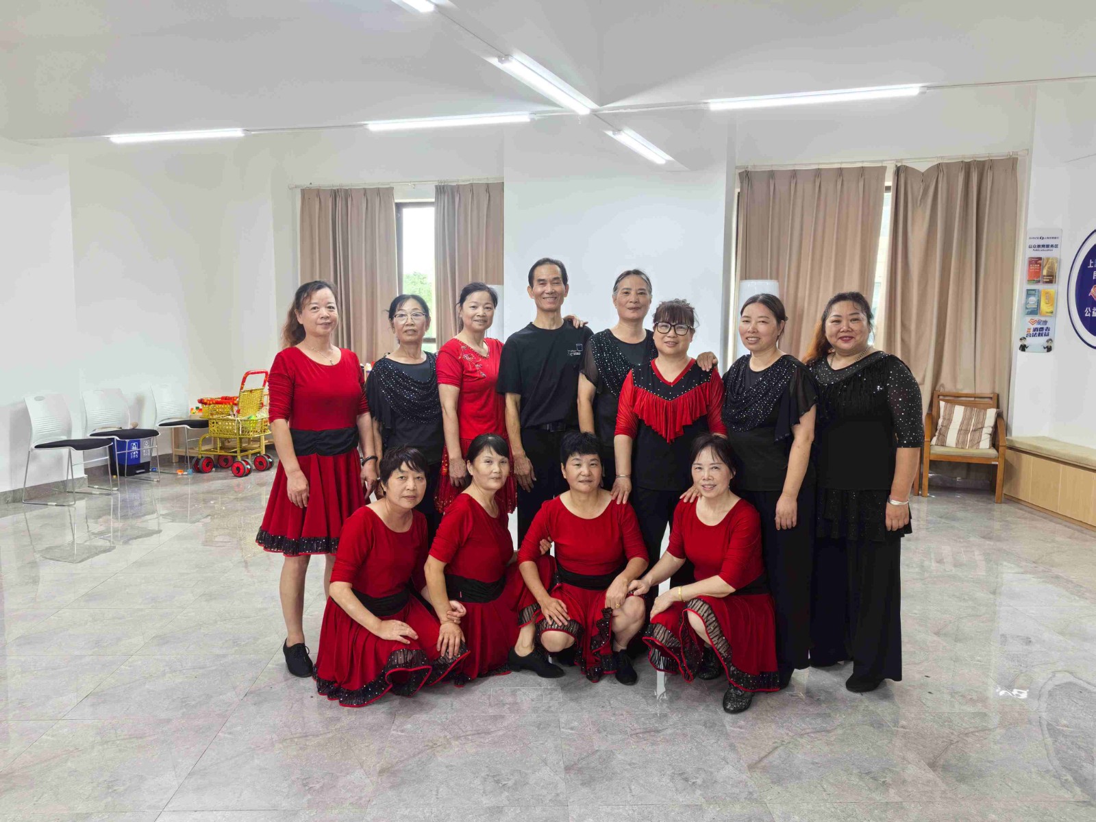 民乐社区：银发舞姿绽芳华 绘就莲城幸福底色