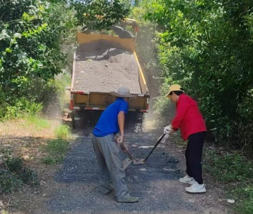塔岭村：修缮村组道路 畅通民心通道
