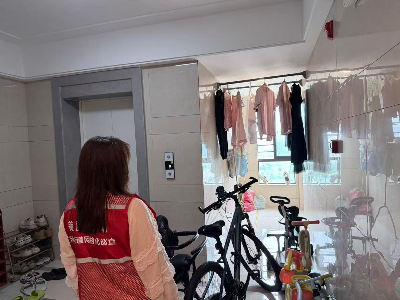 清楼道、破封网、保通道！护潭社区开展高层住宅消防安全集中整治行动
