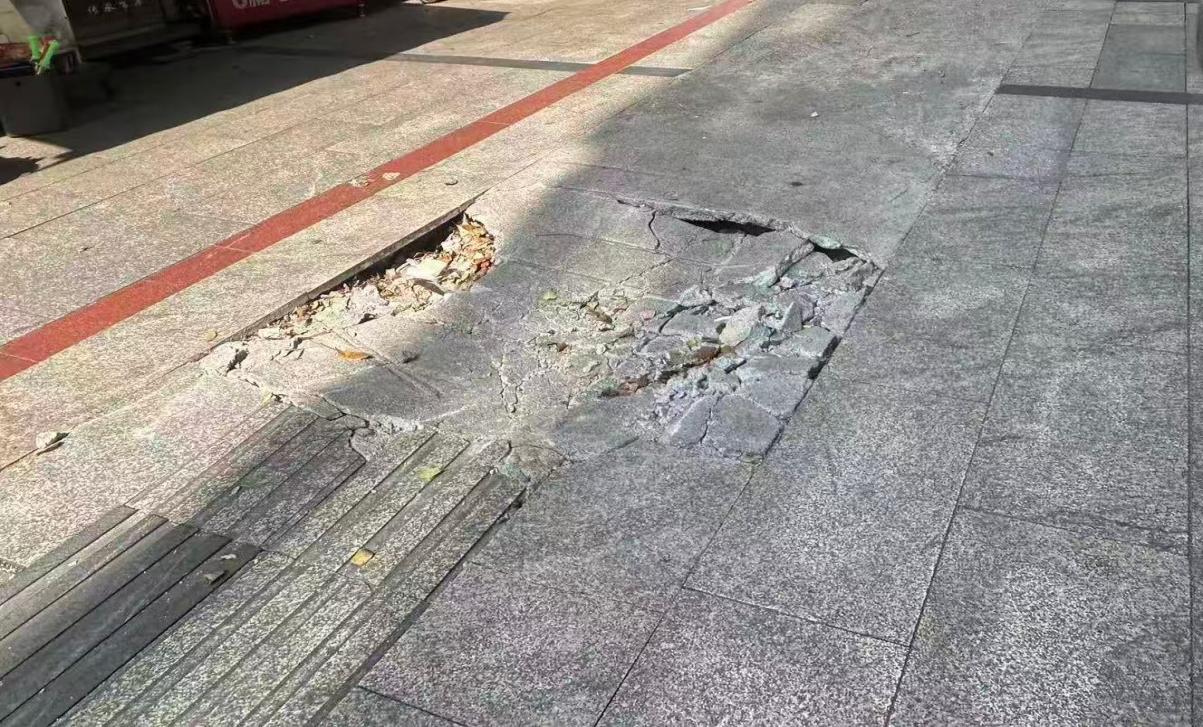 车站路社区：日常巡查排隐患 修补路面保通行