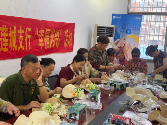 雪园社区：草帽彩绘聚邻里，社志融合暖民心