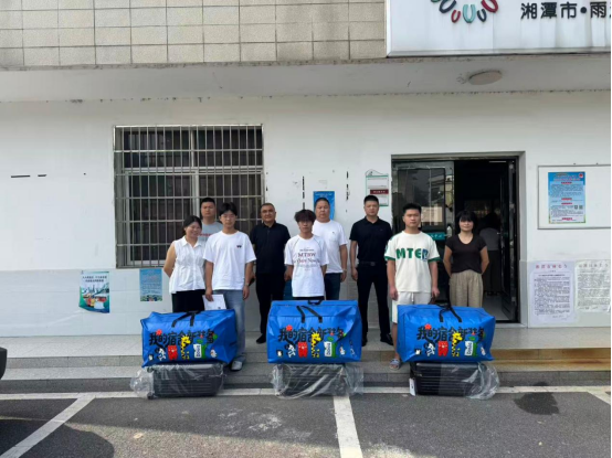 情暖学子 助力成才！白鹭湖村暖心奖励高考优秀学子