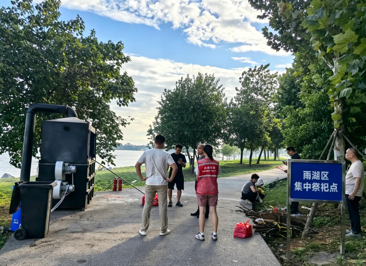 关圣殿社区：规范中元节祭祀引导 筑牢沿江安全防线