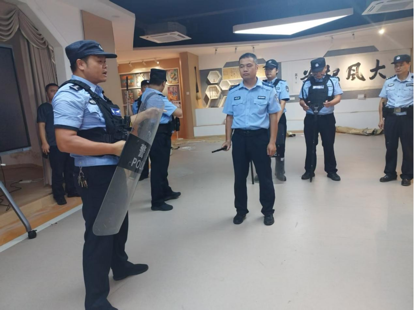 风车坪学校：反恐演练进校园 警校联动护平安