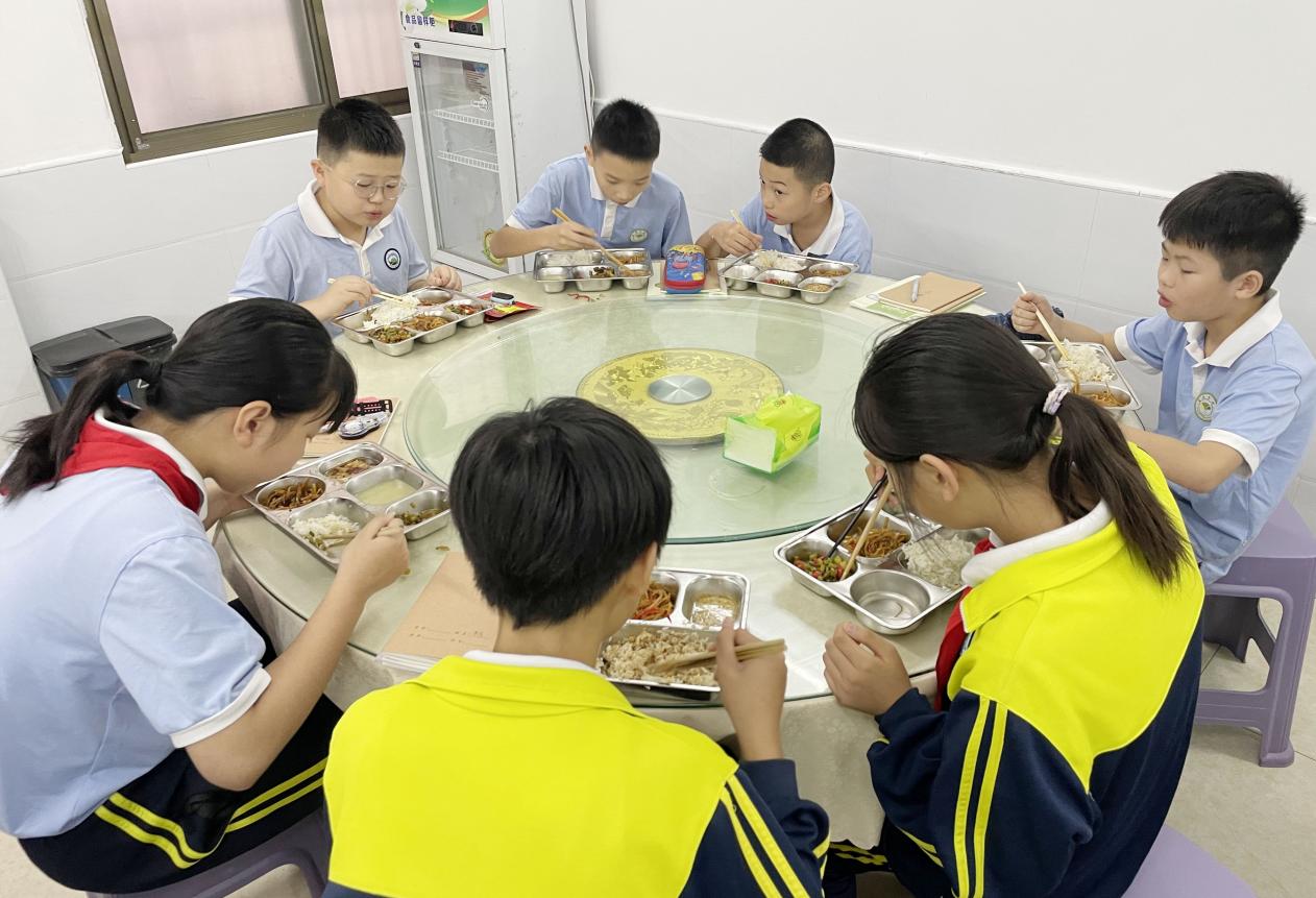 关圣殿社区：“科普拾光”伴成长 社区食堂解锁少年午间科普新体验