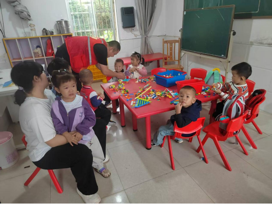 石龙村协助奇头学校开设幼儿班 让幼儿在家门口上好园