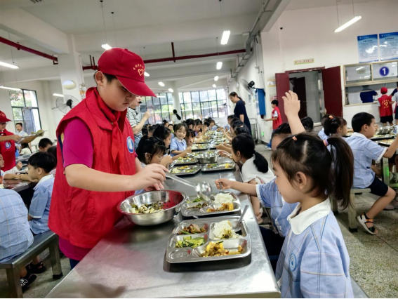 从“舌间”到“心间”，暖心举措护航校园餐
