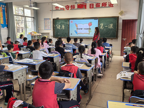 富民城社区开展“利剑护蕾”未成年人防毒禁毒宣传进校园活动