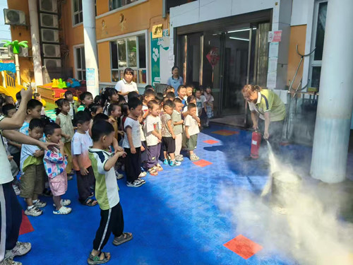砂子岭社区联合辖区幼儿园开展消防安全应急演练