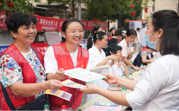 杉树巷社区：党员先锋践初心 邻里欢聚暖社区